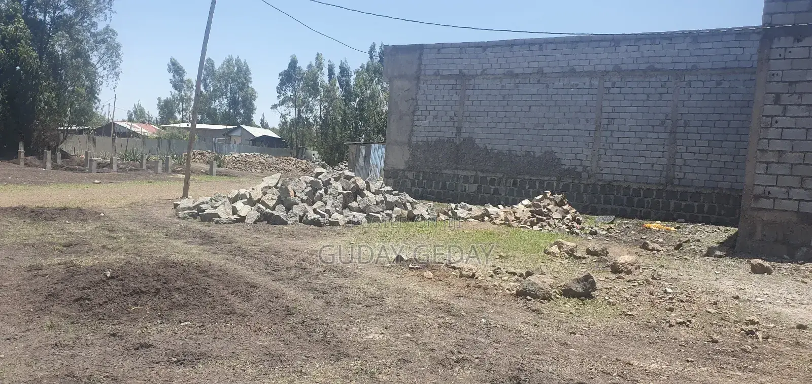 140 ካሬ ዩኒሳ አደባባይ ኦሮሚያ ባንክ ጀርባ። ባቦ