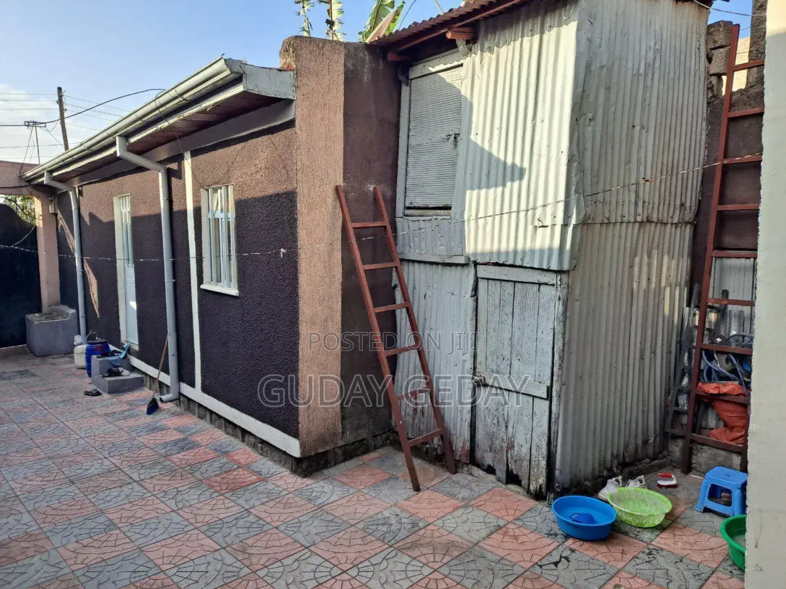 7bdrm House in Akaky Kaliti for sale