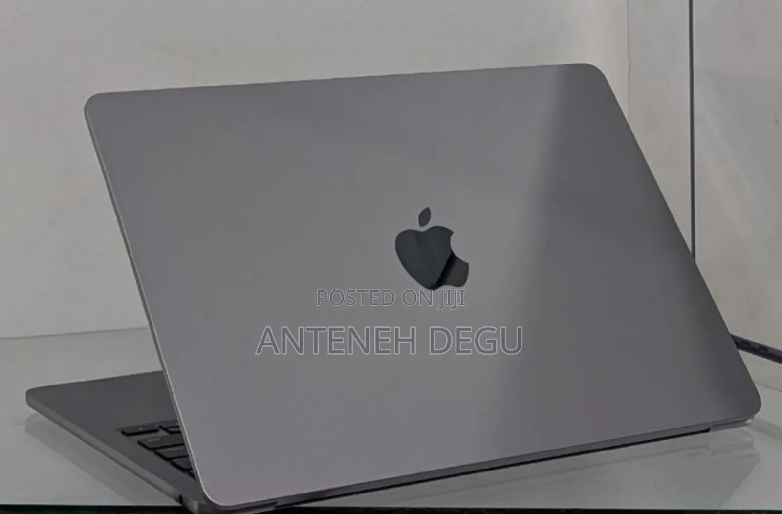 New Laptop Apple MacBook Air 2024 M3 13-Inch 8GB Apple M3 SSD 256GB