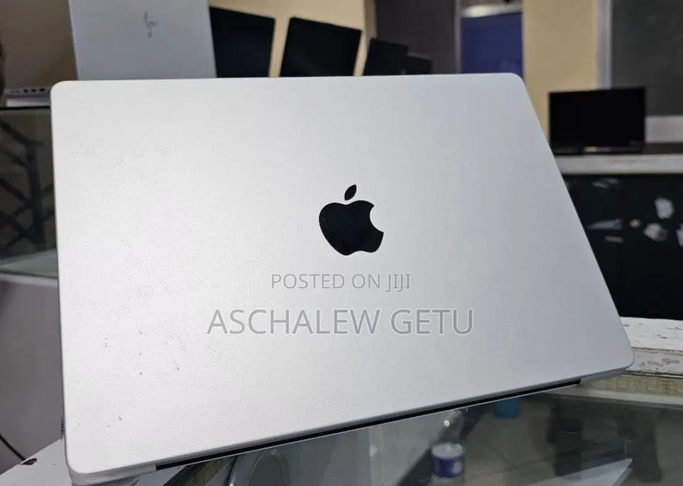 New Laptop Apple MacBook 8GB Apple M3 SSD 512GB