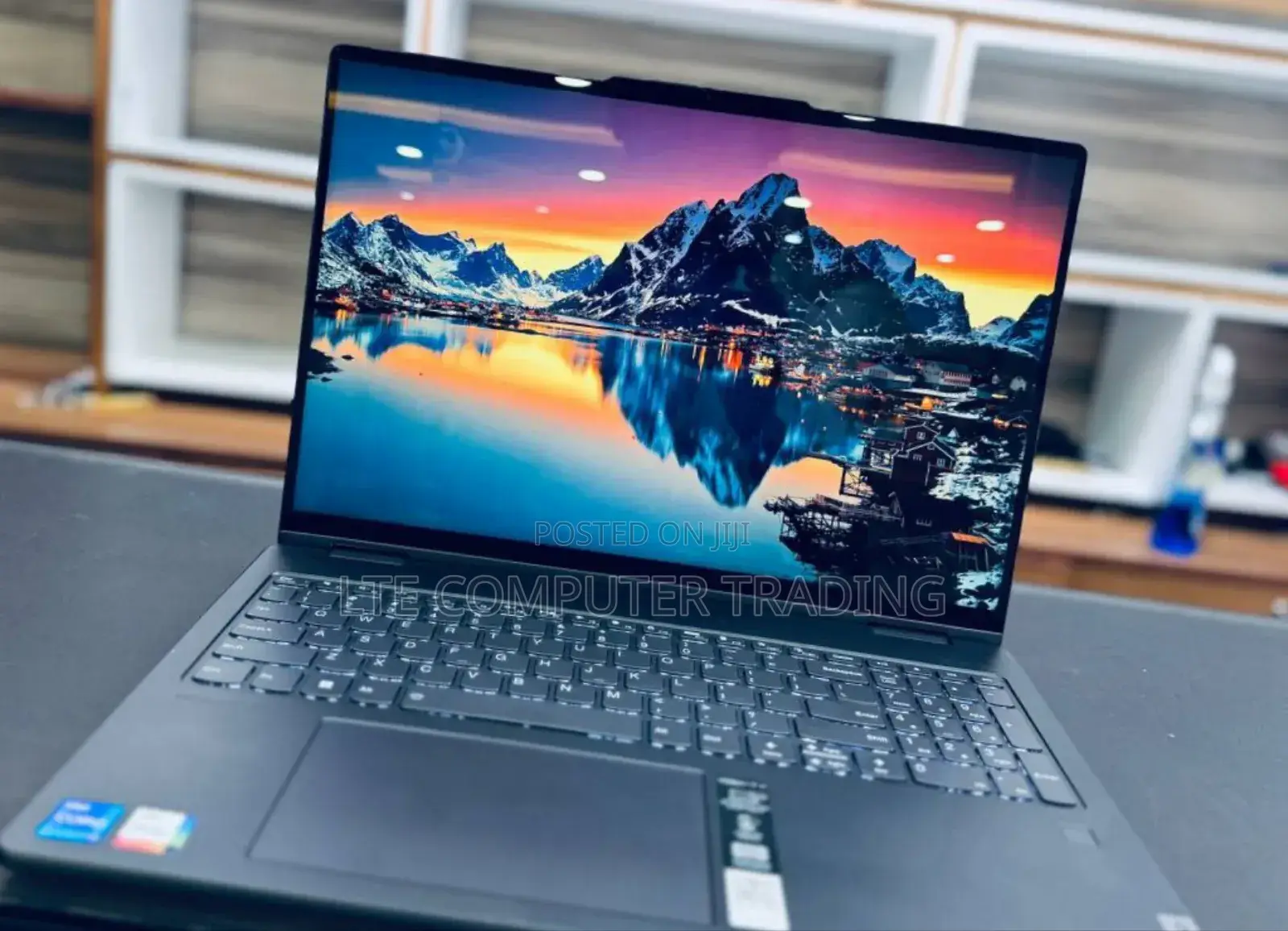 New Laptop Lenovo Yoga 7i 16GB Intel Core I7 SSD 512GB