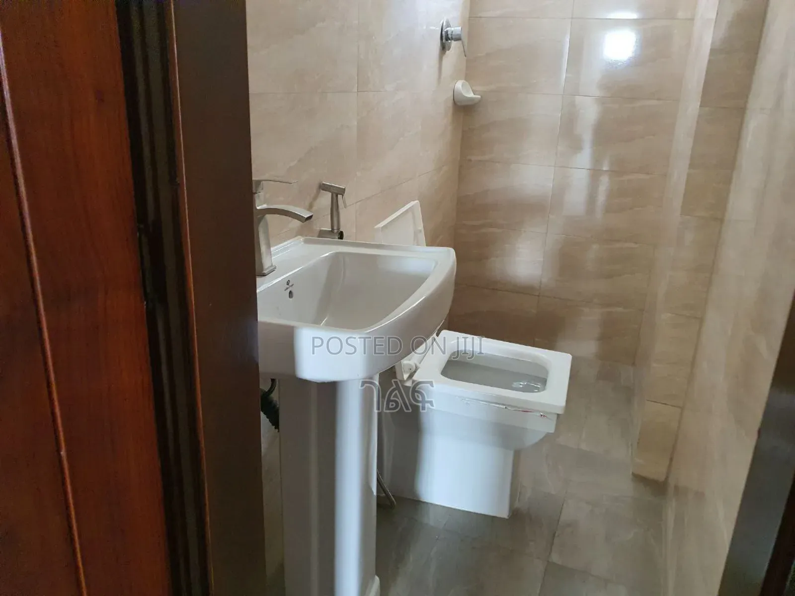 3bdrm Apartment in "አስቼኳይ ሽያጭ በአያት ጂኤች, Bole for sale