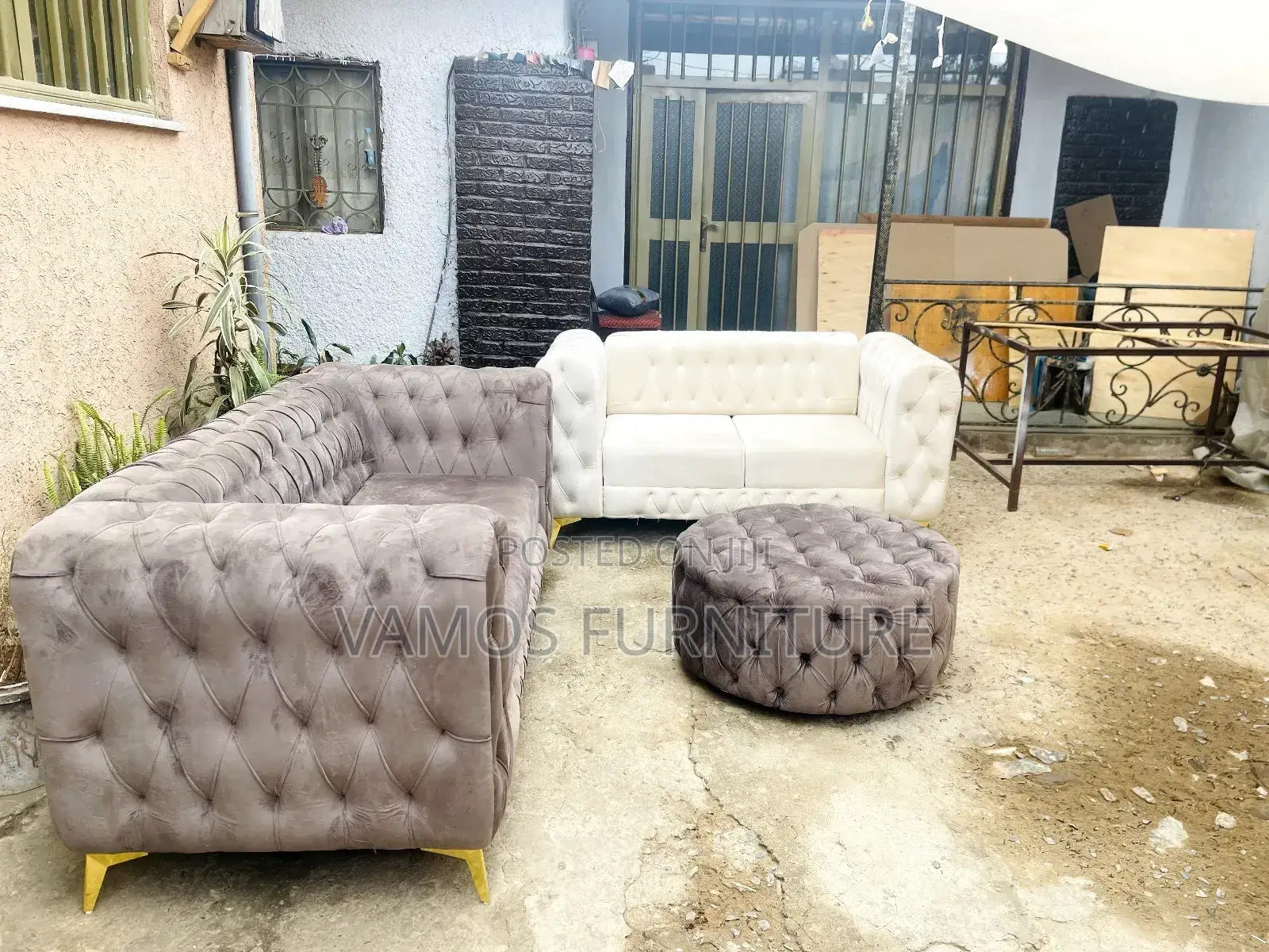ያለቀ ሶፋ Sofa