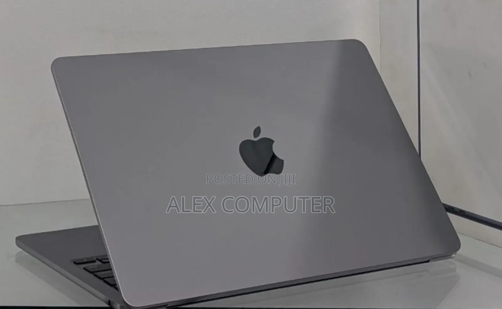 New Laptop Apple MacBook Air 2024 M3 13-Inch 16GB Apple M3 SSD 256GB