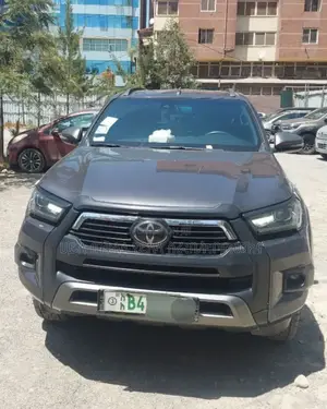 Toyota Hilux 2022 Beige