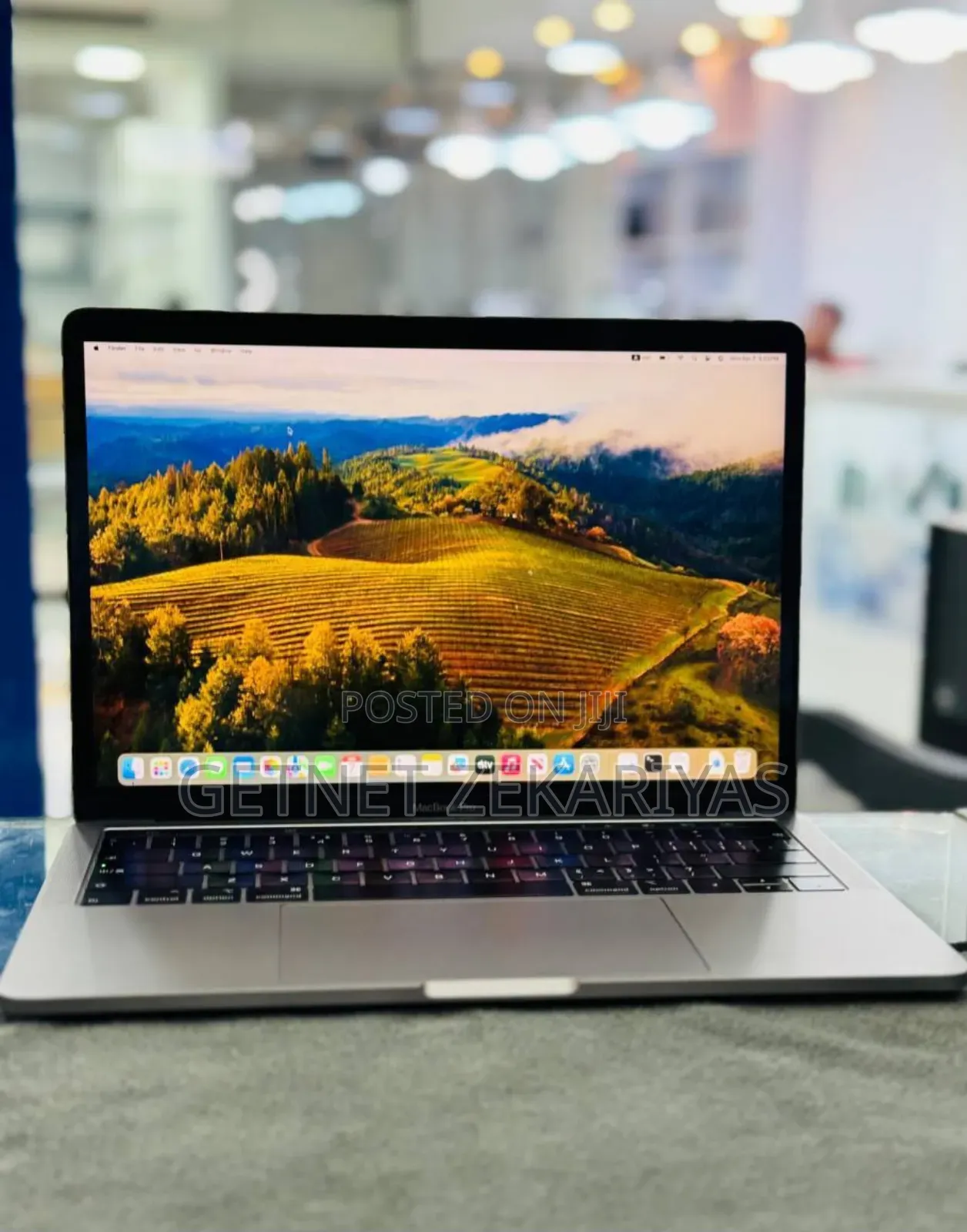 New Laptop Apple MacBook Pro 2018 8GB Intel Core I5 SSD 256GB