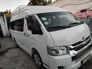 Toyota HiAce 2015 White