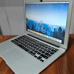 New Laptop Apple MacBook Pro 2017 8GB Intel Core I5 SSD 128GB