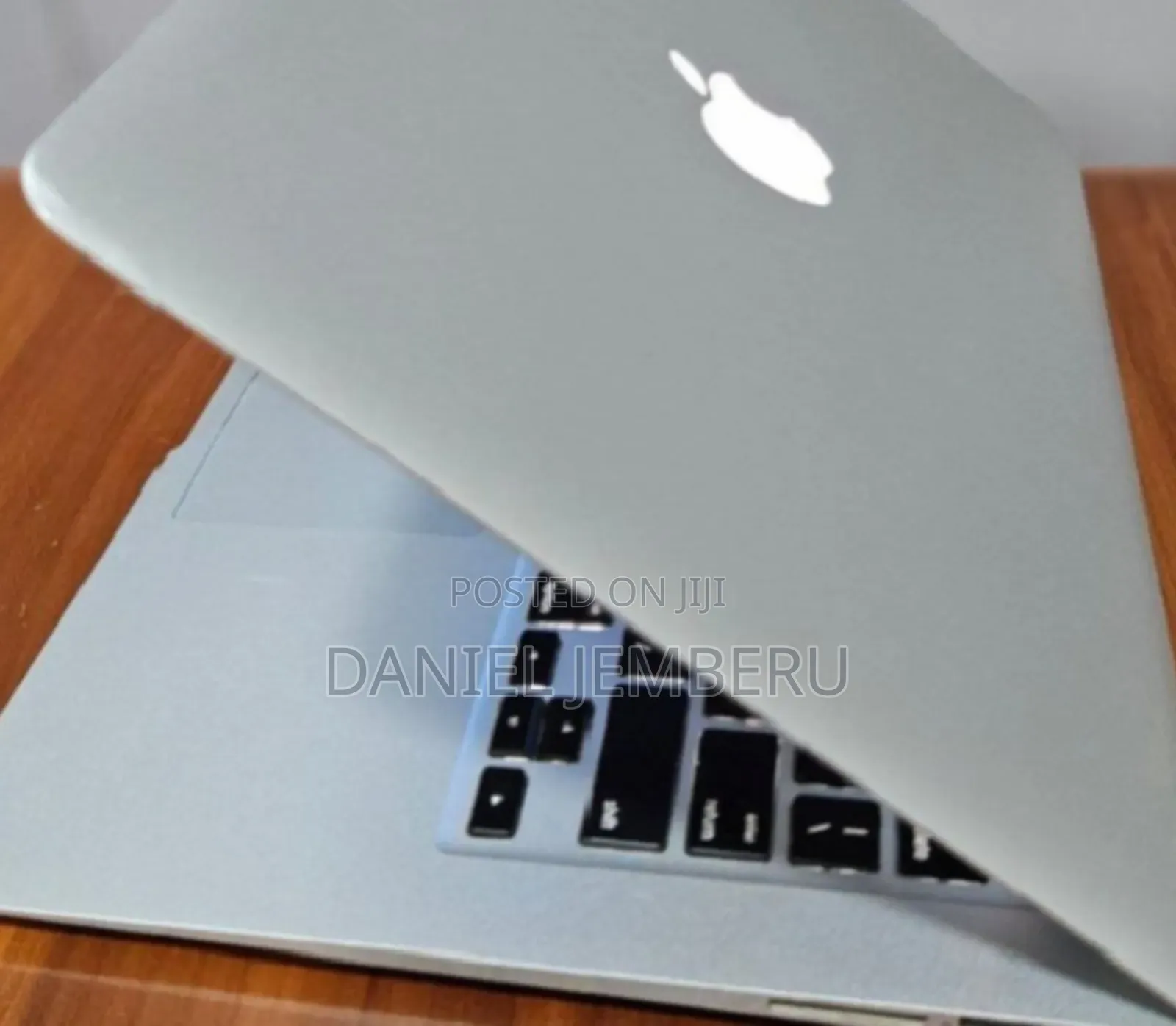 New Laptop Apple MacBook Pro 2017 8GB Intel Core I5 SSD 128GB
