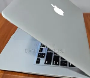 New Laptop Apple MacBook Pro 2017 8GB Intel Core I5 SSD 128GB