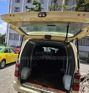 Toyota HiAce 2010 Orange