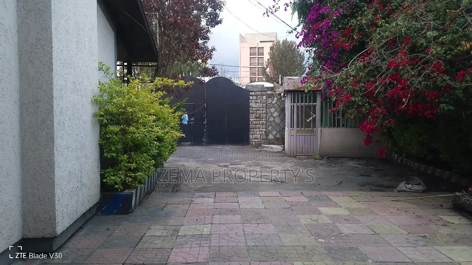 15bdrm Villa in 22 Around Axum Hotel, Bole for rent