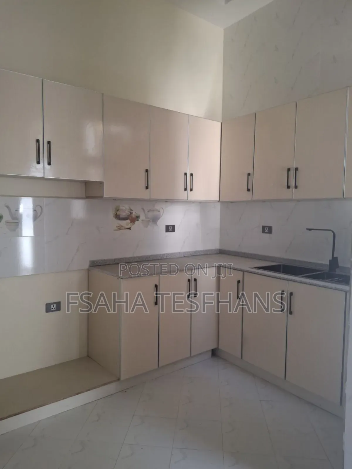 5bdrm Villa in House, Yeka for rent