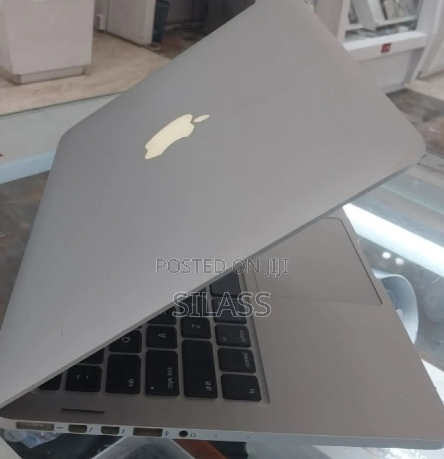 New Laptop Apple MacBook Pro 2015 16GB Intel Core i5 SSD 512GB