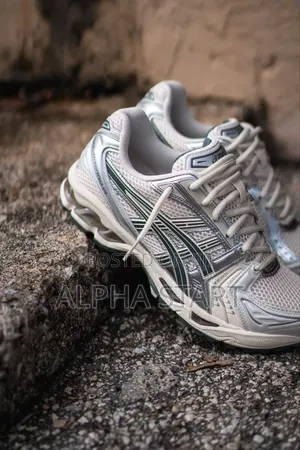 Asics High Master Quality Smooth Shoes for You