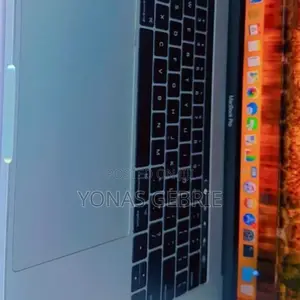 New Laptop Apple MacBook Pro 2017 16GB Intel Core I7 SSD 256GB