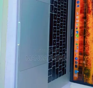 New Laptop Apple MacBook Pro 2017 16GB Intel Core I7 SSD 256GB