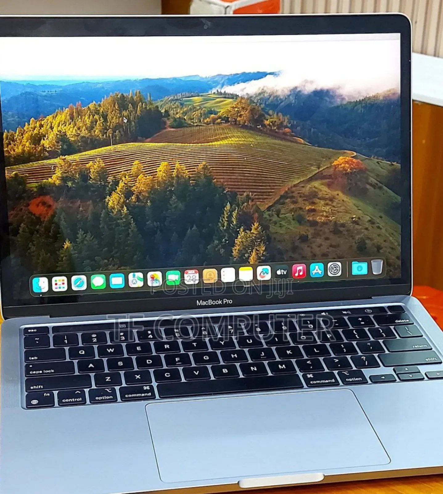 New Laptop Apple MacBook Pro 2022 M2 8GB Apple M2 SSD 256GB