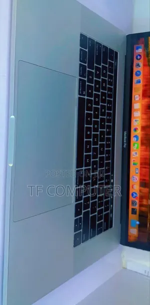 New Laptop Apple MacBook Pro 2017 16GB Intel Core I7 SSD 256GB
