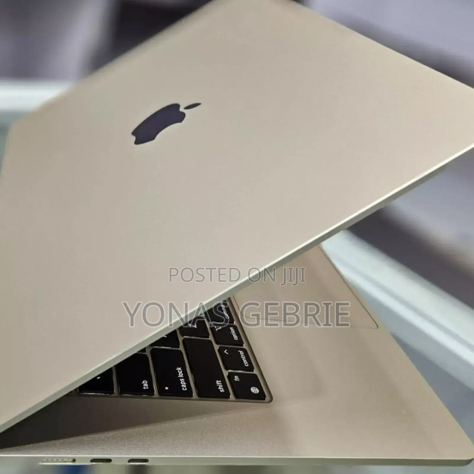 New Laptop Apple MacBook Air 2024 M3 15-inch 8GB Apple M3 SSD 256GB
