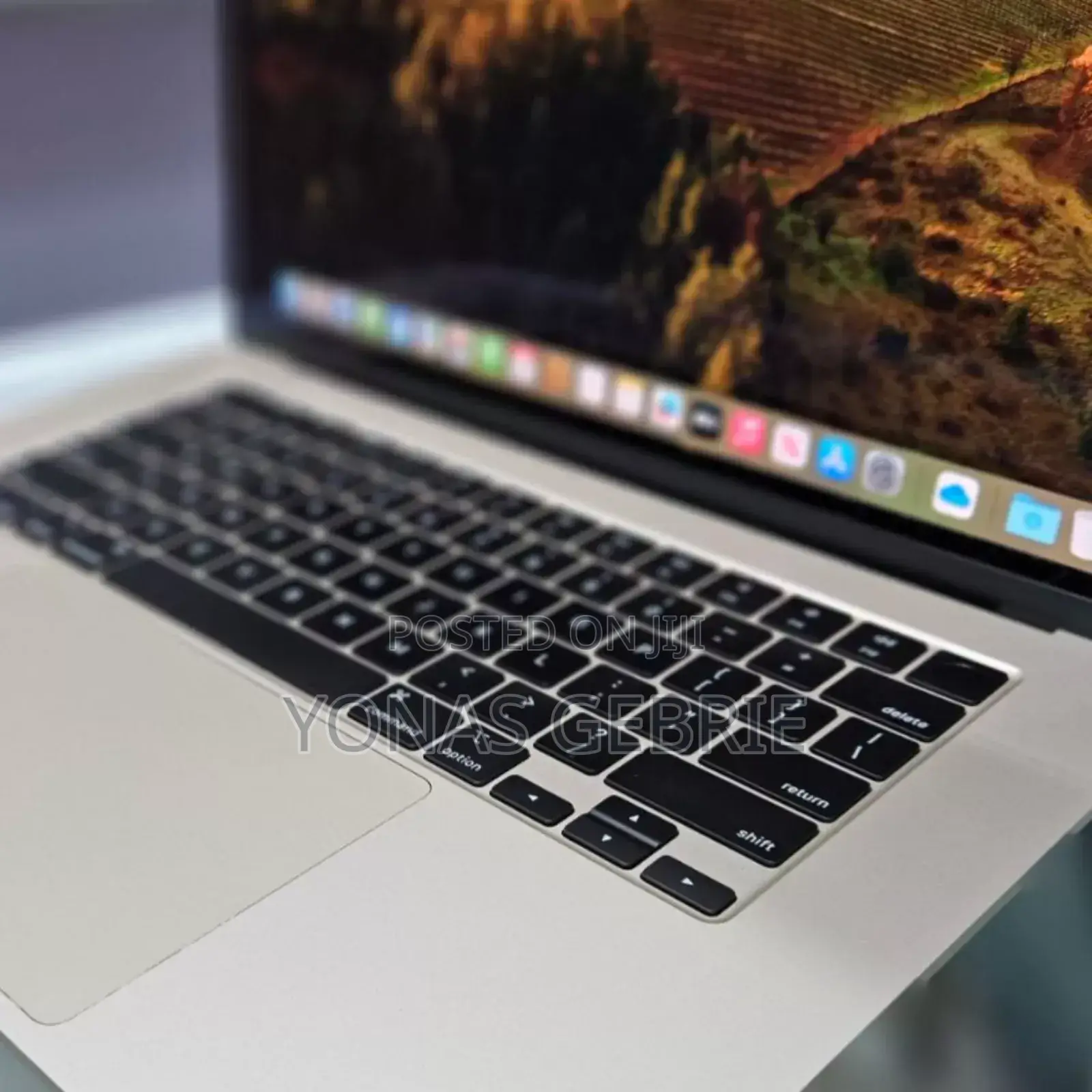 New Laptop Apple MacBook Air 2024 M3 15-inch 8GB Apple M3 SSD 256GB