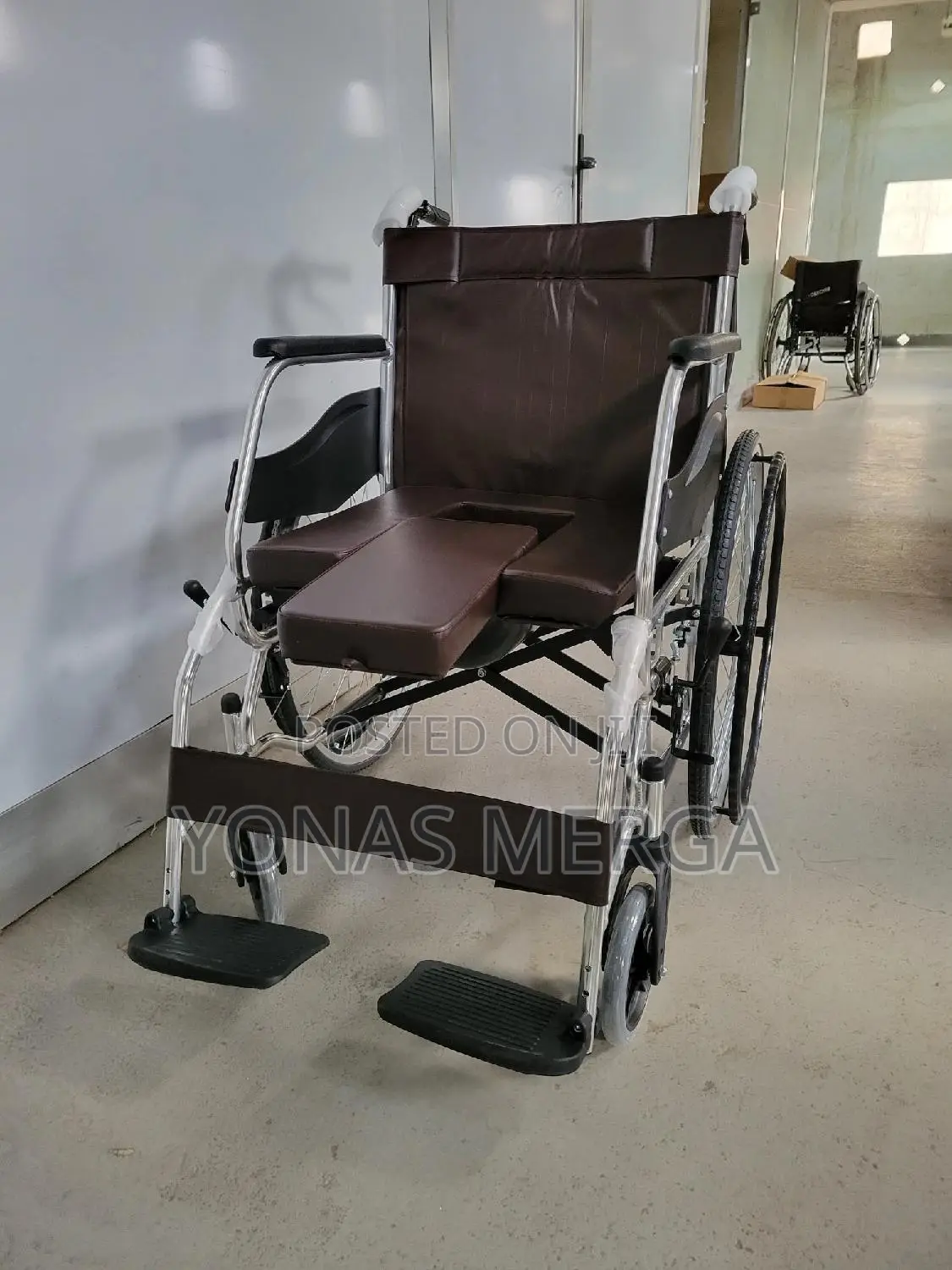 Toilet Wheelchair፶南wheelchair℥做packaged and Sealed in a Box.