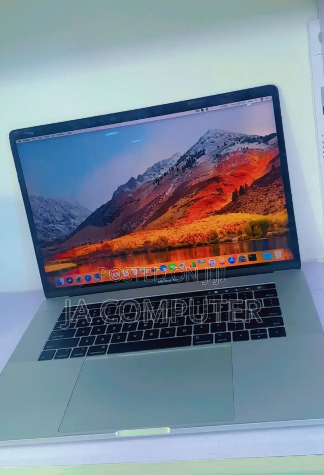 New Laptop Apple MacBook Pro 2017 16GB Intel Core I7 SSD 256GB