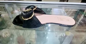 Ladies Flat Shoe