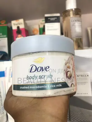 Dove Crushed Macadamia Rice Milk Scrub