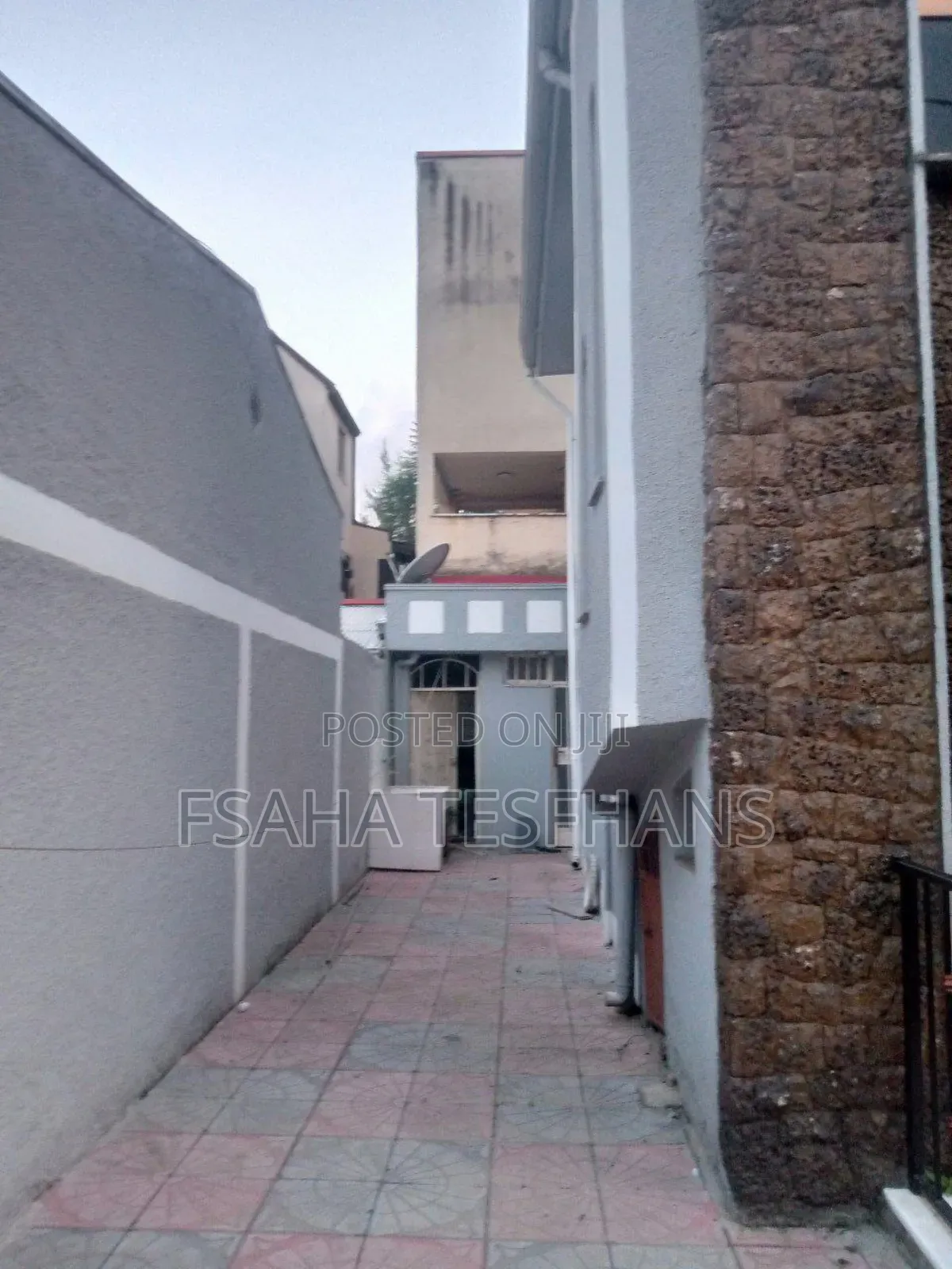 Furnished 5bdrm House in House G+2, Bole for rent