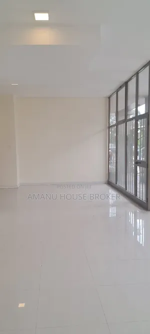 አስቸኳይ የሚሸጥ ለሱፐር ማርኬት እና ለቢሮ የሚሆን 102sqm ወሎ ሰፈር