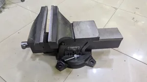 Finder Bench Vice 8"