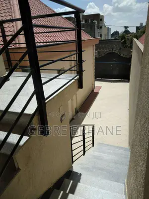 5bdrm Villa in Villa, Yeka for rent