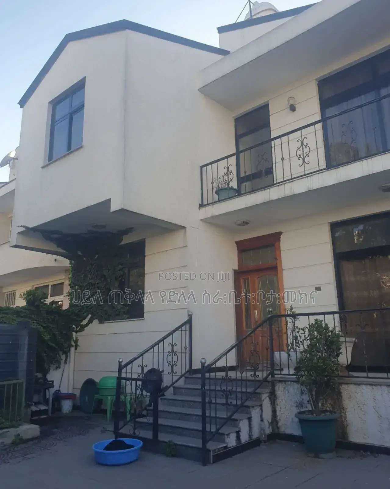 Furnished 6bdrm House in Ayat Area Inside, Yeka for sale
