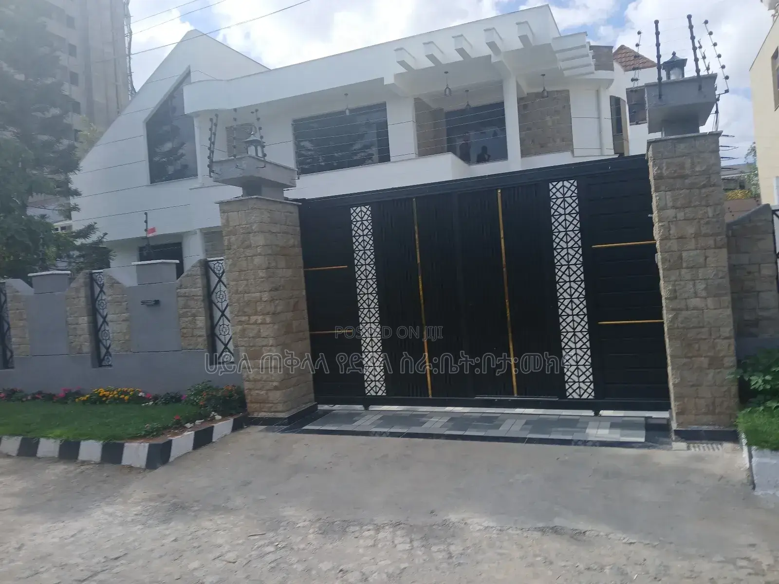 Furnished 7bdrm House in Yeka for sale