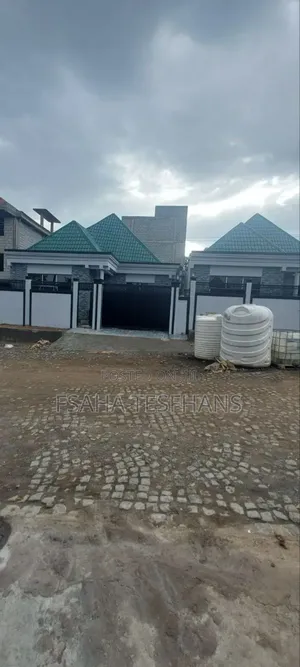 5bdrm House in Villa, Bole for rent