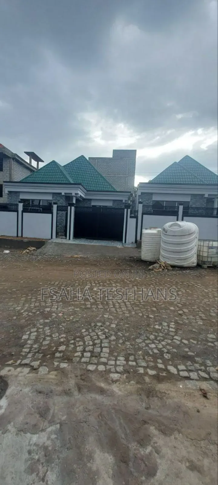 5bdrm House in Villa, Bole for rent