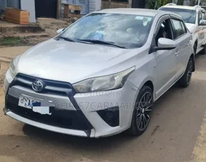 Toyota Yaris SE Hatchback 5dr 2016 Silver