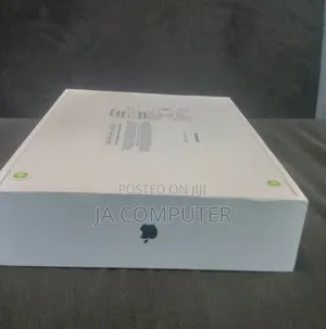 New Laptop Apple MacBook Air 2024 M3 13-Inch 16GB Apple M3 SSD 256GB