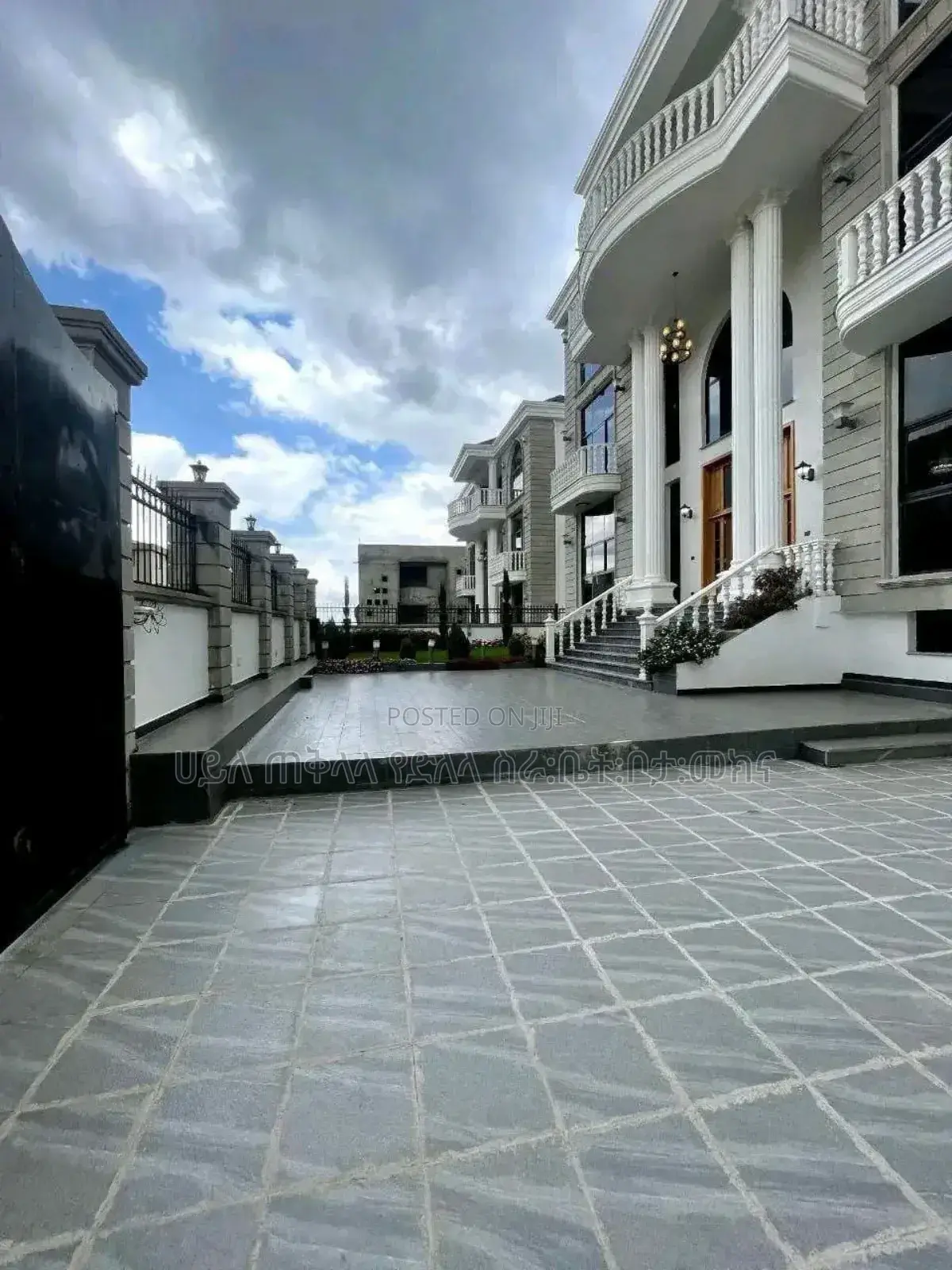 Furnished 10bdrm House in Cmc Area Inside, Yeka for sale