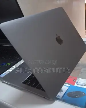 New Laptop Apple MacBook Pro 2017 16GB Intel Core I5 SSD 256GB