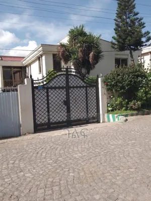 5bdrm House in የታደሰ የአያት ቤት ኮፓውንድ, Bole for sale
