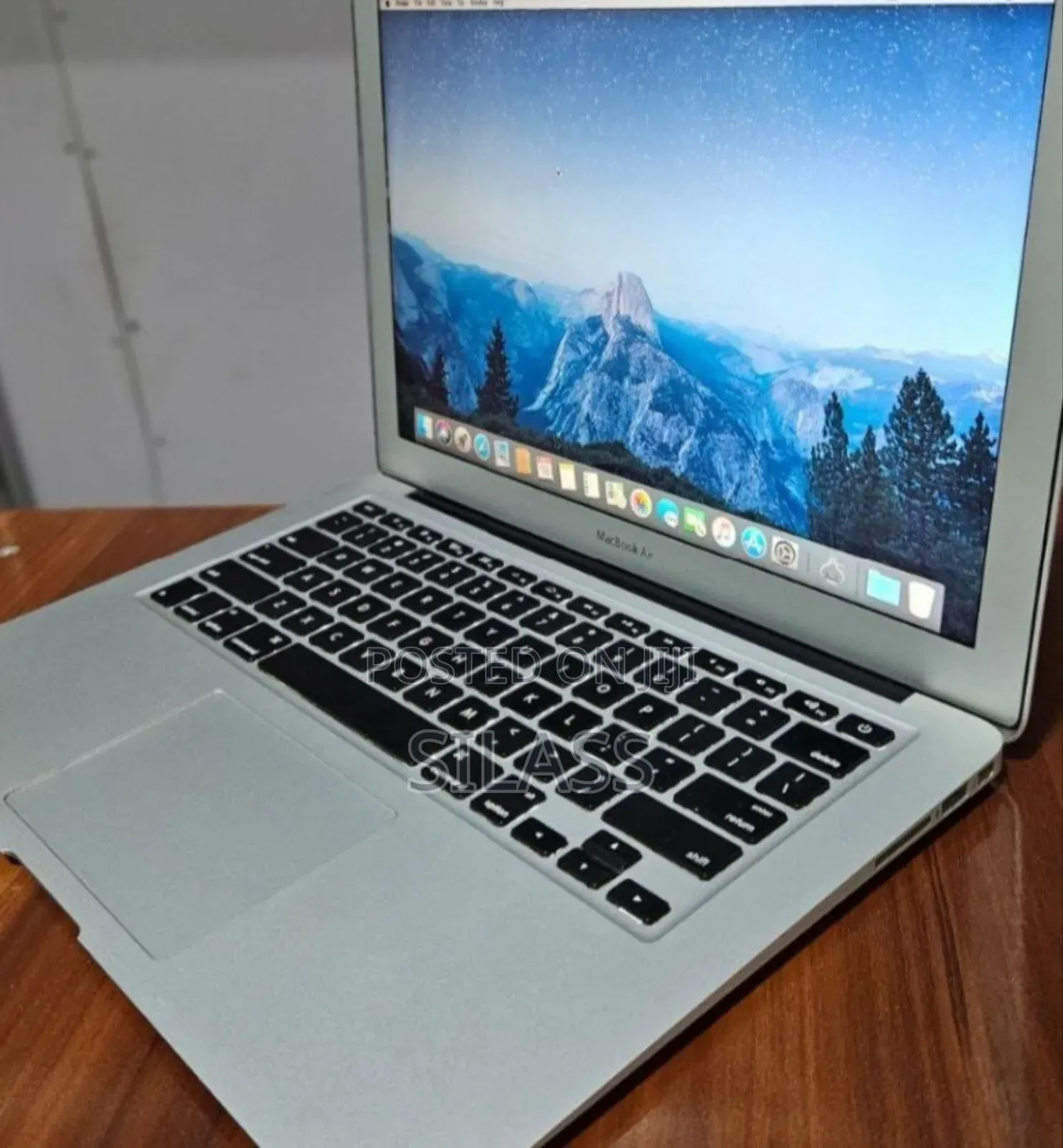 New Laptop Apple MacBook Air 2017 8GB Intel Core i5 SSD 128GB