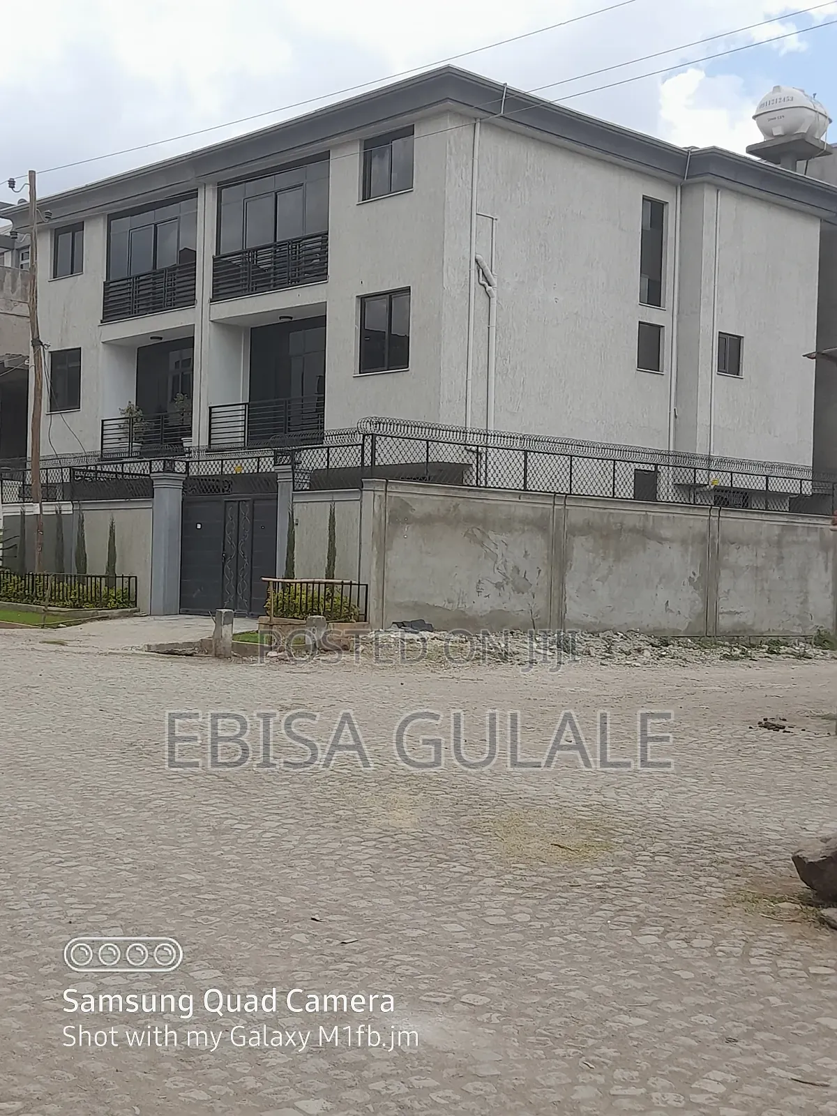 Furnished 6bdrm Apartment in Yeka for sale