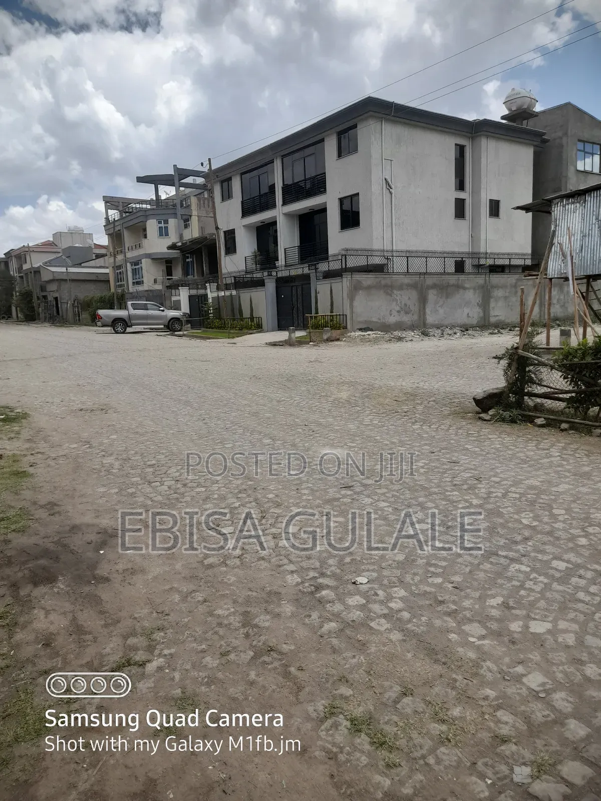 Furnished 6bdrm Apartment in Yeka for sale