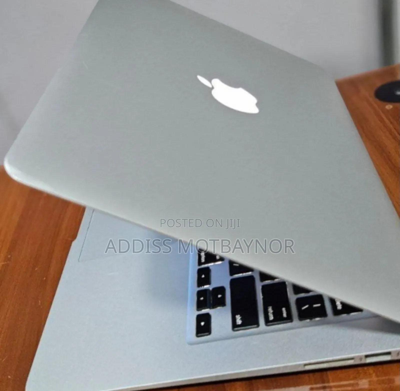 New Laptop Apple MacBook Pro 2017 8GB Intel Core I5 SSD 128GB