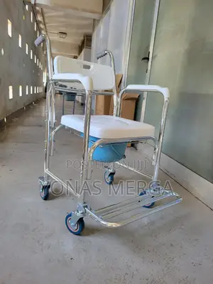 Toilet/Adult Potty Chair Is Equipped With 4 Universal Wheels