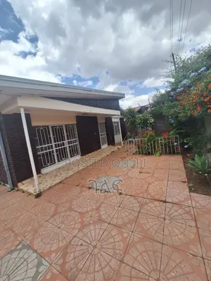 3bdrm House in የግል ቪላ አያት ዞን ውስጥ, Bole for sale