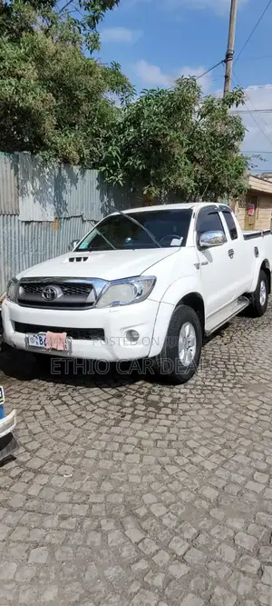 Toyota Hilux 2010 White