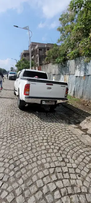 Toyota Hilux 2010 White